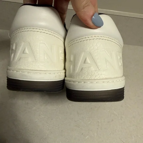 AUTH Preowned Womens Chanel White/Black Low Top Sneakers, size 38, Made in Italy - Picture 7 of 16